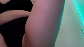 I fuck my pussy close up and cum on cam