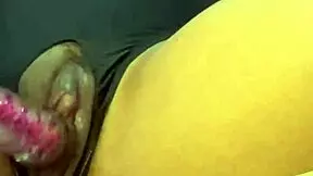 novinha gostosa deixou seu colega de quarto fuder sua bucetinha e gozar ela todinha aproveitamos antes que alguem chegasse rosa vermelha