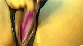 novinha gostosa deixou seu colega de quarto fuder sua bucetinha e gozar ela todinha aproveitamos antes que alguem chegasse rosa vermelha