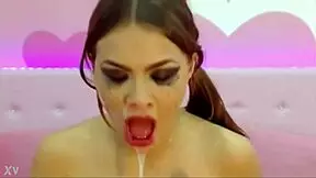 i'm a teen cam model playing sloppy with my dildo on webcam