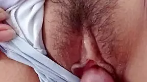 Zakaj moja hijastra dovoli, da se igram z njenim tesnim mestom, ko sva sama?