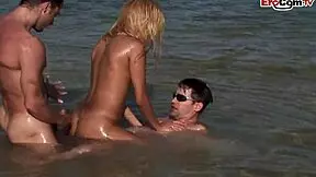 Slender blonde's outdoor DP adventure