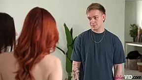 Delilah Day Maya Woulfe In Family Pies S30-E3