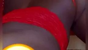 Sexy ebony queen goes solo, cumming hard on her big ass.