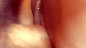 Does she give buena chupada polla y follando?