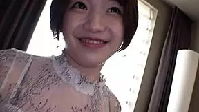 작은 일본 걸 위에서 세게 타서 정액 얼굴에! 야동