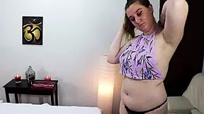 Thick 18-year-old Alice Heart gets a sensual massage 😘