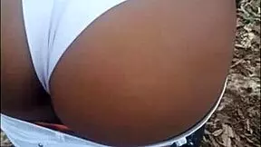 Brazilian dancer offers her ass in outdoor park