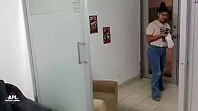 Madrastra Cachonda Le Come El Co�o A Su Culona Y Hermosa Hijastra Parte 1