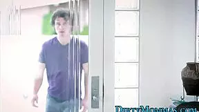 i am the teen fingering my stepmom's pussy