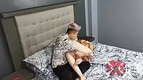 La hermosa Natt me da unos buenos chupones en una sesión hardcore con juguetes y squirting.