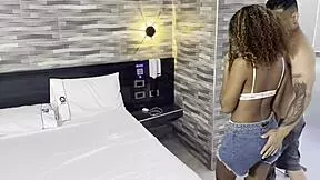 Quedo sola en casa y me masturbo con dos dildos un por mi coño y otro por mi culo 😏