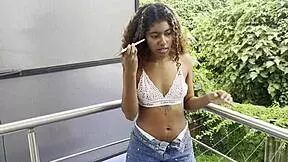 Quedo sola en casa y me masturbo con dos dildos un por mi coño y otro por mi culo 😏