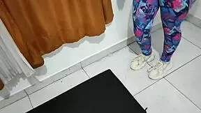 Deliciosa Joven 18 Latina Morena Colombiana Follada Por Entrenador Recibe Semen