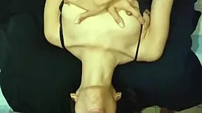 Ai văzut vreodată o tipă fierbinte iubind sexul anal atât de mult în acțiune apropiată?