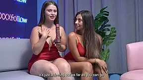 Latin Roxie Gates ve Vega Lu Oyuncaklarla Mastürbasyon Yapıyor