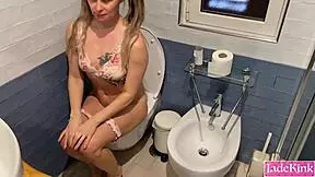 देखो रियल टीन कपल की गंदी बातें और क्लिट रगड़ते चुदाई