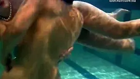 Katka Barbara bounce tits underwater