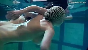 Katka Barbara bounce tits underwater