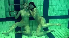 Katka Barbara bounce tits underwater