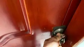 mi hermanastra de culo grande se excita tanto que acaba en buen sexo anal, dice el pov.