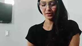 hijastra colegiala seduce padrastro con falda caliente