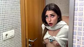 en el baño follo al amigo de mi novio con calor