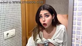 en el baño follo al amigo de mi novio con calor