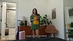 the british stepsister forgot her panties in bed, gal ritchie, subtitles in spanish