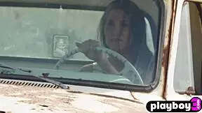 Kicsi MILF Carmen Nikole, mutasd azt a gyönyörű testet!