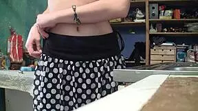 Hairdresser Teases in Solo Amateur Clip