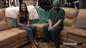 Za kulisami z dr. Tampa in Aria Nicole v ginekološkem okolju