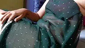 Indian Hot Bhabhi Ne Chut Me Fingering Karke Pani Nikala