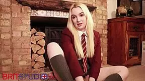British college student gives foot job