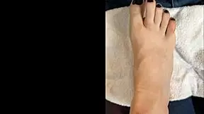 latina girl talks to followers while showing barefoot feet and toes