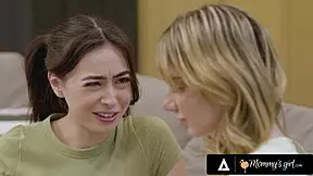 petite demi hawks catches chloe fucking stepmom serene