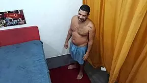 Botando no cuzinho do amigo.