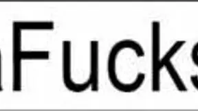 Seksi Lola yatak odasında sıkı amcığıyla oynuyor