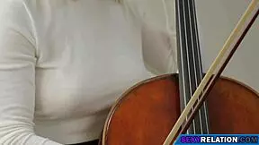 تمرين مع صدرها المثالي، ما رأيك؟