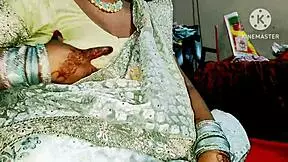 Svakinja uživa zabavne trenutke na poročni slovesnosti