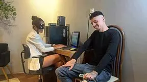 Secretary fucks employee without condom in casting