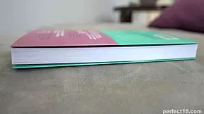 hot eliz benson spreads her big pussylips wide open