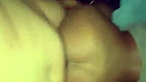 彼女は中出しを懇願するけど、代わりに潮吹きしちゃう