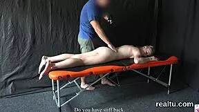 Okouzlující česká dívka sváděna v supermarketu, pak tvrdě šukána v POV. Viděl jsi takovou syrovou akci?