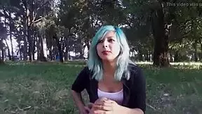 Ljubka punčka z seksi prijateljico