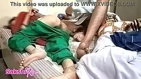 Desi nevlastný syn vyzlieka nevlastnej matke šalvár a seri jej piču