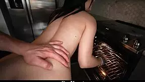 Stepdaughter gets paid for a steamy blowjob session