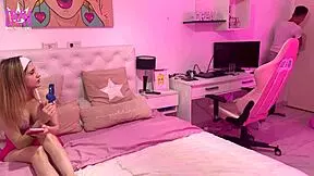 Divinamaruuu has her first squirt during liquid lunch session