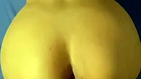 Belleza colombiana escapa marido para follar hijastro en clip casero.