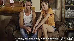 الروسية الجائعة للجنس تغري كسها الوردي الضيق بأصابعها